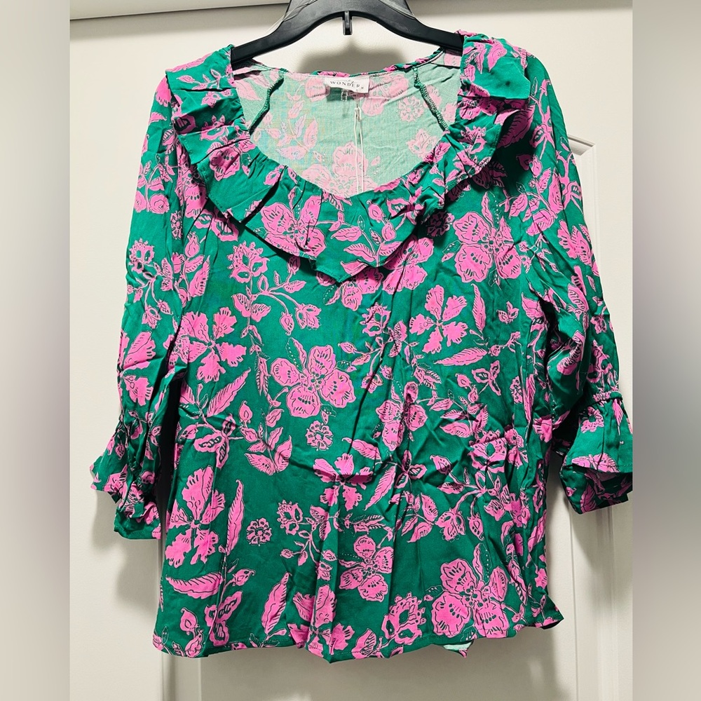 Andree By Unit- Emily Wonder line, NWT. Floral ruffle top. Size M